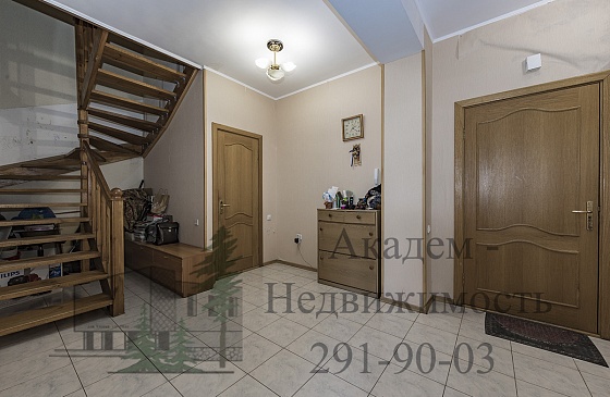 Купить четырёхкомнатную квартиру на Зелёной горке Академгородка Новосибирска.