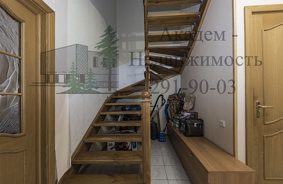 Купить четырёхкомнатную квартиру на Зелёной горке Академгородка Новосибирска.