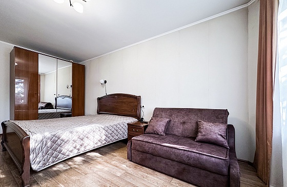 Снять посуточно квартиру в Академгородке на Полевой 10 возле Технопарка и клиники Мешалкина 