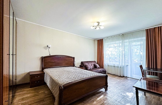 Снять посуточно квартиру в Академгородке на Полевой 10 возле Технопарка и клиники Мешалкина 